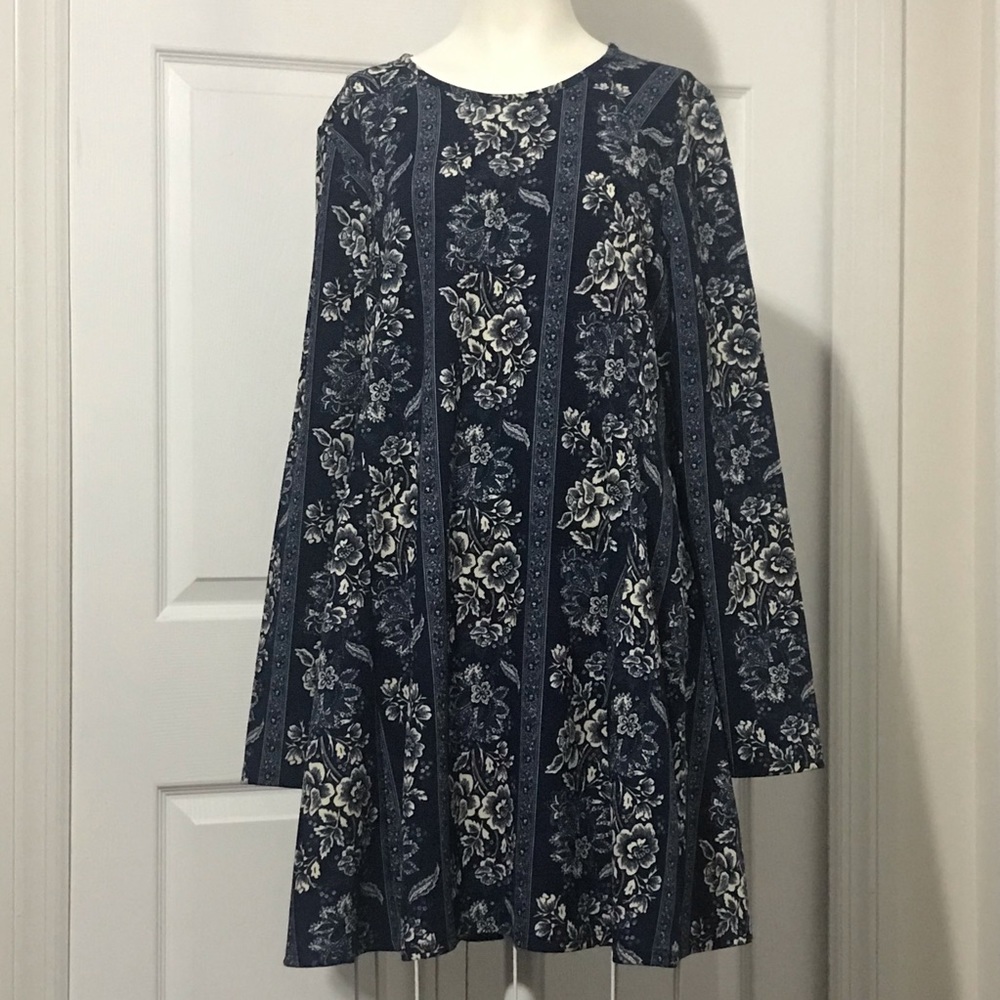 Show me your Mumu Harrison dress size X-La… - Picture 2 of 14